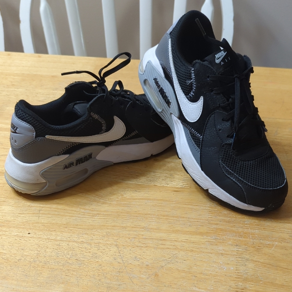 Men's Nike Air Max Black and Gray Sneakers 7.5